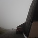 Von Blatten aus baumelten wir mit der Seilbahn hinauf zur Bergstation Belalp. Dort empfing uns diesiges Wetter: neblig, feucht, und nicht gerade das, was einen herrlichen Bergtag erwarten ließ.