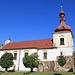 Kostomlaty pod Milešovkou, Kirche in Vollausleuchtung