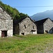 Steinhäuser am Etappenziel, dem Dorf Chironico (780m)