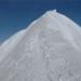Der luftige Gipfelgrat vom Vorgipfel (4065m) aus gesehen. Hier ist Vorsicht auf Wechten und vorsichtiges Gehen angebracht. 