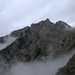 Monte Toraggio: è visibile il taglio orizzontale nella roccia del "Sentiero degli Alpini"