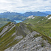 Blick von der Crête des Gittes zum Lac de Roselend