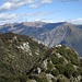 Blick über Val Rezzo und Val Cavargna auf die Bergkette um den Monte Bregagno<br />der davor alleinstehende Monte Pidaggia war ein Ziel, das ich mir Anfang 2020 vorgenommen hatte<br />im Vordergrund der nur wenige Meter niedrigere kleinere Bruder, der aber nicht so einfach erreichbar ist wie es hier erscheinen mag ....