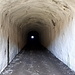 <b>Alle 11.35 entro nel Tunnel del Cadolcia, costruito durante la Seconda Guerra Mondiale, che mi immette nel territorio grigionese. </b>