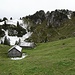 Die Alp Oberroggen, dahinter das Farenstöckli