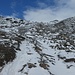 Die letzten Meter zum Madritschjoch sehen flach aus, hinten im Hang steil es aber nochmals auf und der Weg ist wegen der Schneeauflage unangenehm zu gehen.
