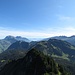 Die Aussicht nach Osten zeigt den Alpstein und die Churfirsten.