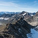 Im Südwesten grüßt die Schweiz. Im Hintergrund links die 55 km entfernte Bernina-Gruppe