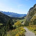 Prächtige Herbstfarben beim Abstieg zur Alp Tesel