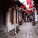 Gassen mit Kopfsteinplaster in der Altstadt von Lijiang.