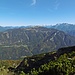 Hinter dem Fellhorn erheben sich die Berchtesgadener Alpen und die Steinberge.