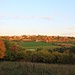 Blick auf das von der Morgensonne angestrahlte Ročov