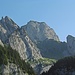 Bald zeigen sich die ersten schroffen Alpstein-Berge.