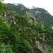 Blick zum Fellhorn mit dem oberen Teil des Aufstiegs. Knapp unterhalb der Bildmitte ist der Jägerpfad (Alternativ-Abstieg) zu erkennen, der durch schönes wildes Gelände quert.