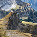 Schöner Tiefblick entlang des Bietgrats zum (etwas verdeckten) Bannalpsee.