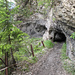 Tunnel creusé dans la roche, entre le Pra du Taillour et Crans