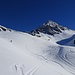 meine beiden Skifahrer legen schöne Spuren in den Schnee - mit Blick zurück zum Ällgäuwhoren ...