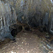 Im Innern der Rund 40 Meter langen Grotte de la Baume.