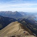 Auf dem Gipfel. Blick in die Normalroute (Aufstieg von Brunni).