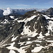 Großer Piz Buin (Piz Buin Grond) - Ausblick am Gipfel in etwa südliche Richtung. Hinten ist u. a. das Bernina-Massiv zu erahnen.