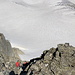 Im Abstieg vom Großen Piz Buin (Piz Buin Grond) - Tiefblick auf den Ochsentaler Gletscher, wo auch die Spur zu erahnen ist.