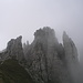 Massige Torre Cecilia, rechts Torrione del  Ciquantario?