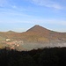 Blick zum Berg Milešovka