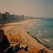Foto von der Libanonreise im Juli 1996: Der Strand im Sünwesten von بيروت (Bayrūt) mit der Promenade aus Hochhäusern sah vor 23 Jahren ebenfalls gleich aus wie heute.