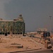 Foto von der Libanonreise im Juli 1996: 

Der Märtyrerplatz (arabisch: ساحة الشهداء / Sāḩah ash Shuhadā’) sah damals, 6 Jahre nach Ende des Bürgerkrieges, noch anders aus. Vor dem Krieg war dies das Zentrum von بيروت (Bayrūt). Da hier die Frontlinie verlief, wurden nahezu alle Gebäude in den Kriegsjahren zerstört.

