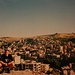 Foto von der Libanonreise im Juli 1996:

Ich in jungen Jahren über den Dächern von زحلة (Zaḩlah).