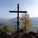 Vom Gipfelkreuz des Tressenstein überblickt man das Ennstal und die Ausläufer des Toten Gebirges...