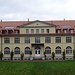Der Schuhfabrikant Bally errichtete nach Ende des ersten Weltkriegs ein Kosthaus für die Arbeiterschaft. Architekt: Karl Moser. Siehe auch [https://www.ballyhouse.ch/die-geschichte#die-geschichte-details Ballyhouse].