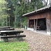 Hier mache ich Mittagspause, im Trockenen, gleich neben dem Schönenwerder Wehr.