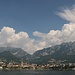 Lecco, umgeben von Bergen und Gewittern