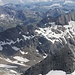 Die Abstiegsseite von der Hohen Achsel, am Großen Hexenkopf fotografiert. Der höchste Punkt ist rechts der Abstiegslinie.