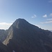 Der Hohe Eichham mit dem schwierigen und sehr gefährlichen Nordgrat. Besonders auffällig ist der fast schon überhängende Eichhamturm, einer der gefährlichsten und schwierigsten Berge in Osttirol.