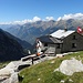 Sciorahütte mit Blick ins Val Bondasca