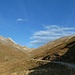 unser Startpunkt liegt noch an der Schatten-Sonnenschein-Grenze;
links das Massiv des Piz Soer