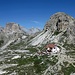 Drei-Zinnen-Hütte mit Toblinger Knoten und Sextnerstein, den ich bei meinem letzten Besuch in der Gegend [tour100239 erwanderte].