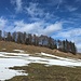 ... wie auch zum Beginn der Gipfelkrete - mit Kreuz am WW zum Matzendörfer Stierenberg auf 1189 m (ganz rechts)