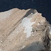 Mont Blanc de Cretons im Zoom; der höchste Punkt besteht aus dunklem Gestein.
