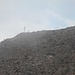 Gipfelkreuz des Mont Rous herangezoomt