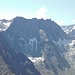 Zoomaufnahme des langen Felskamms zwischen Grand Blanchen und Singla