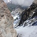 Diese steile Firnrinne kann man beim Anstieg von der Biwakhütte her hinaufklettern.