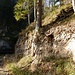 Hier überwand ich die nächste Stufe, links im Schatten wäre der Bach