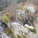 Blick vom Bergfried auf die spärlichen und meist nicht originalen Reste der alten Gemäuer