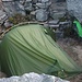 Für den wundgeschützten Bereich braucht's ein ziemlich kleines Zelt. Achja und Heringe sind kompletter Blödsinn hier. 