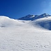 Schnee satt beim Aufstieg zum Pass Lunghin bzw. Piz dal Sasc - so schön es ist, das Spuren streng an