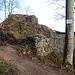 ein paar Mauern stehen noch - die Burganlage stammt aus dem 11.+12. Jahrhundert