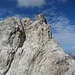...die abzukletternde Stelle von unten gesehen. Von der Scharte aus geht es auch gleich wieder aufwärts.